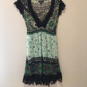 New Bebe lacy knee length dress🍒💋🌷